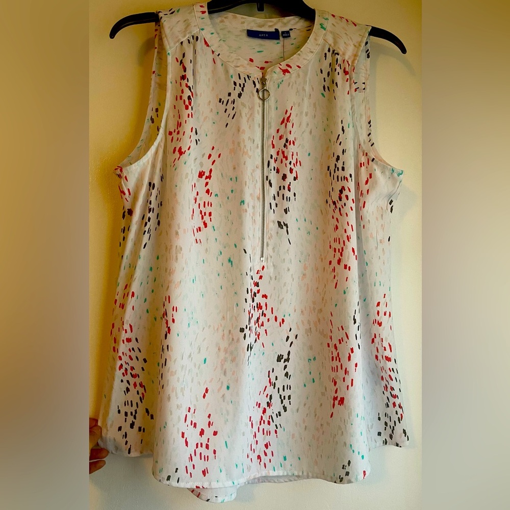 *NWT* Apt‎ 9 Woman’s top size Large